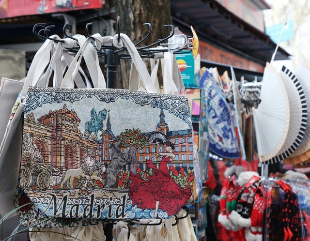 Madridul rămâne una dintre cele mai bune destinații europene pentru cumpărături. Un traseu de o zi prin Gran Vía, Fuencarral și Mercado de San Miguel, cu buget detaliat. 