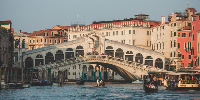 Podul Rialto din Veneția