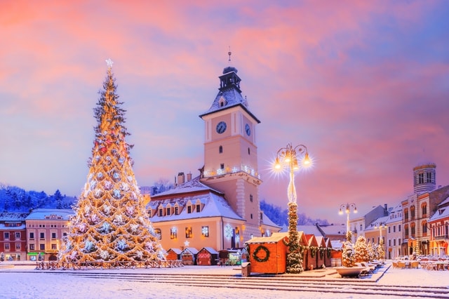 Târg de Crăciun în Piata Sfatului din Brasov