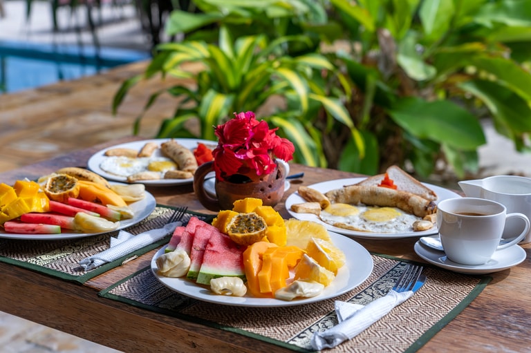 farfurii cu fructe in zanzibar