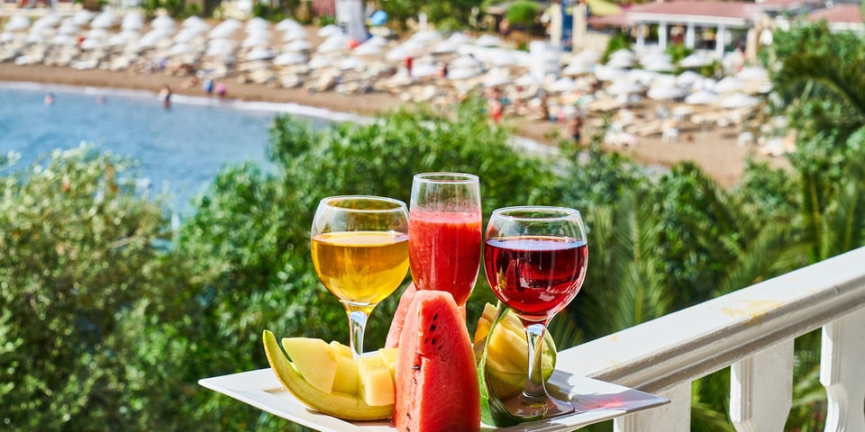 Fructe și băuturi în vacanță